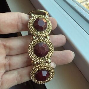 Vintage filagree stretchy bracelet with red cabochon stones